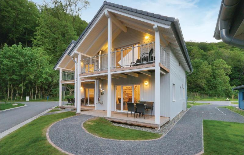 Four-Bedroom Holiday Home image 1