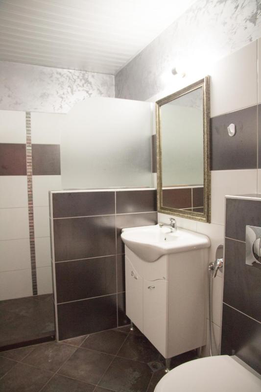 Deluxe Two-Bedroom Apartment image 2