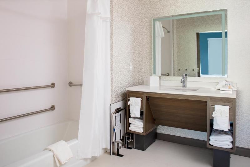 King Suite - Mobility Access/Non-Smoking image 4