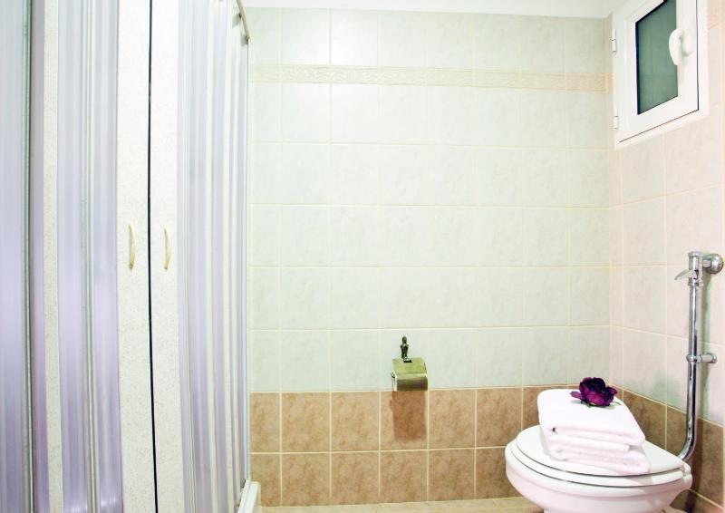 Elizabeth Hotel - image 2