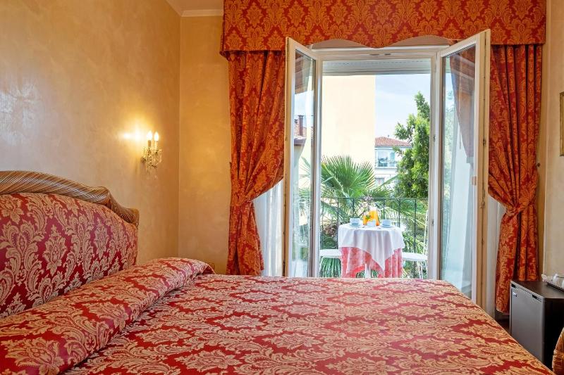 Superior Triple Room image 3