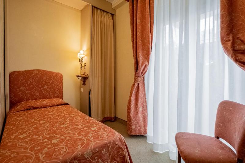 Single Room image 1
