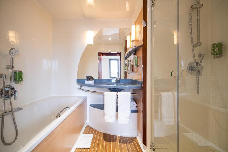 Superior Suite with Double Bed and Single Bed image 4