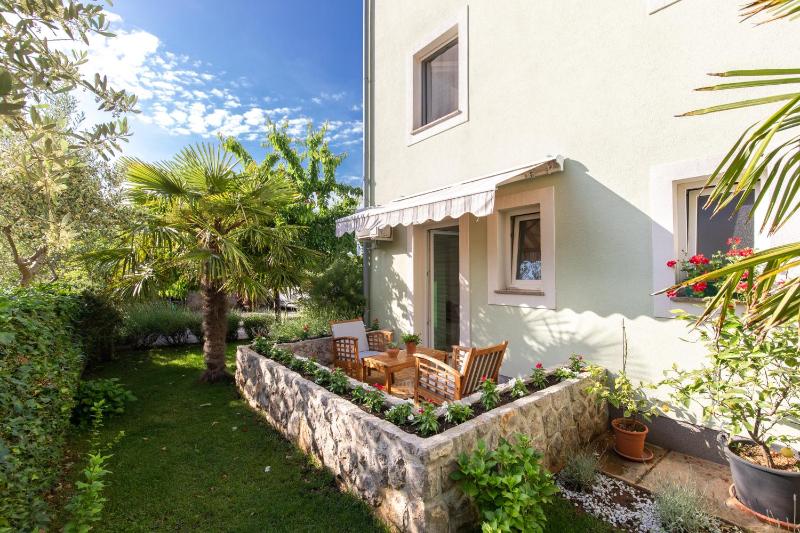 Studio Apartment image 3