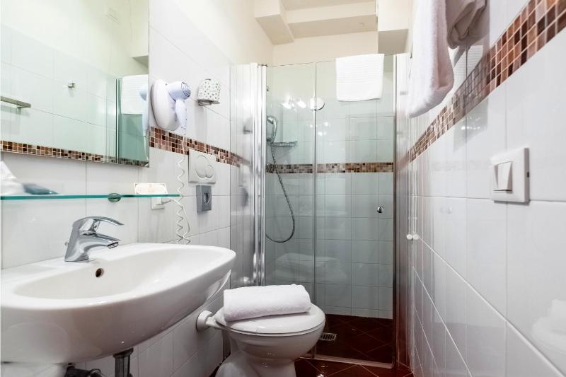 Superior Double Room image 4