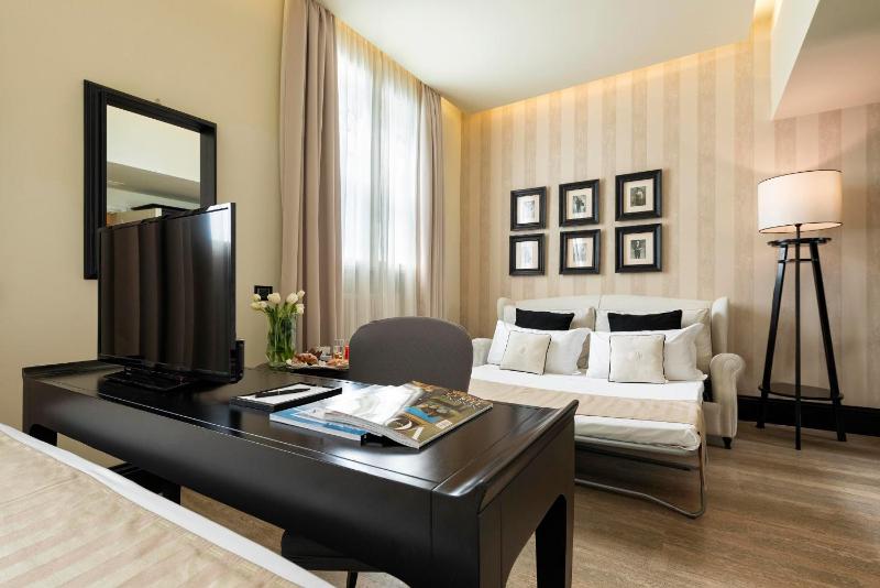 Superior Family Room image 1