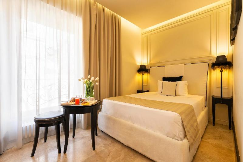 Small Double Room image 2