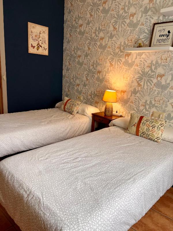 Twin Room image 3