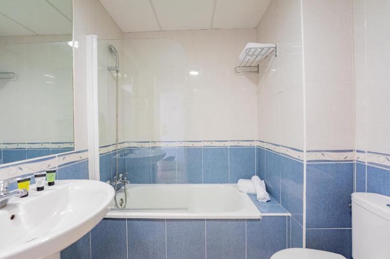 Double Room with Terrace image 4