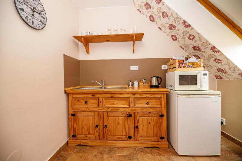 Small Twin Room image 4