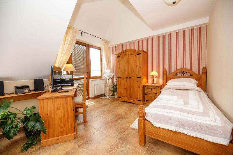 Small Twin Room image 1