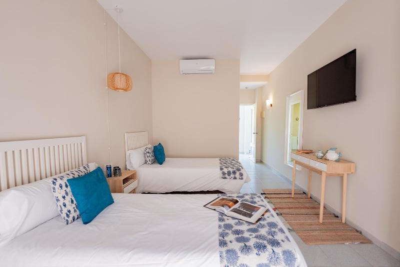 Standard Twin Room image 1