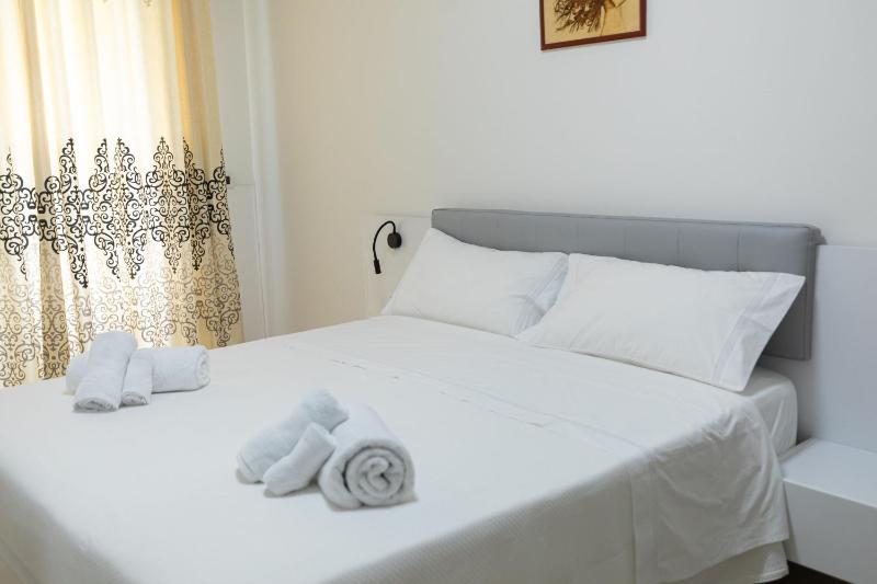 Double Room with Balcony and Sea View image 1