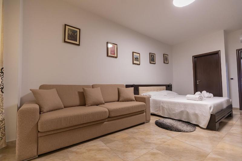 Quadruple Room with Mountain View image 3