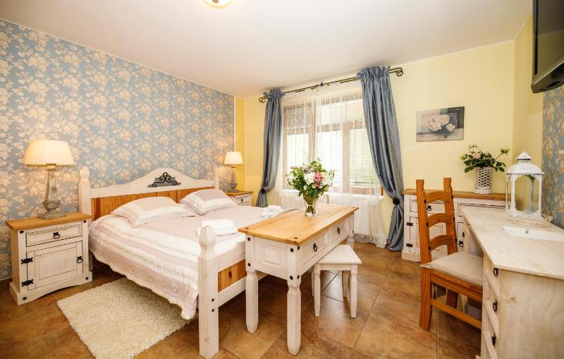 One-Bedroom Apartment image 1