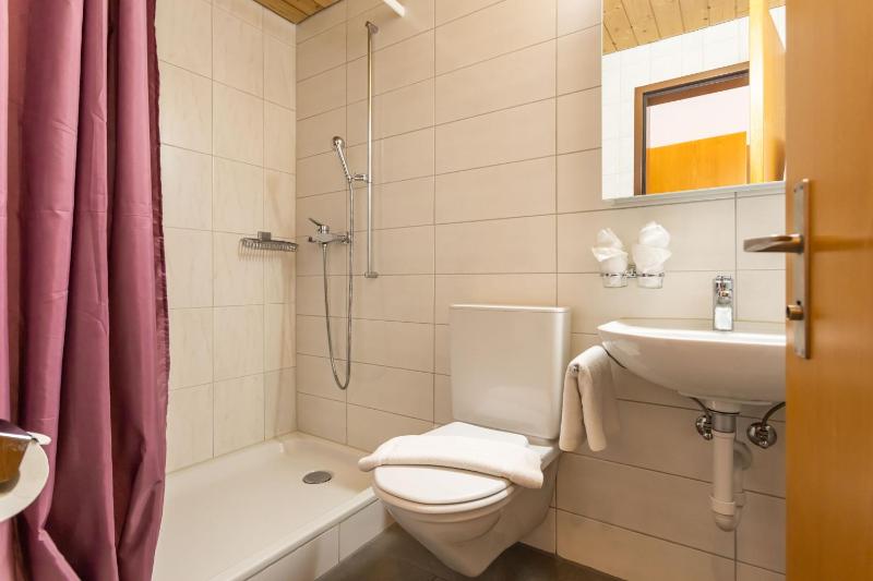 Double Room with Lake View image 3