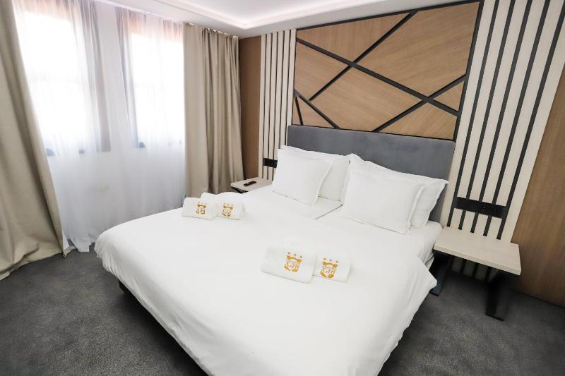 One-Bedroom Apartment image 2