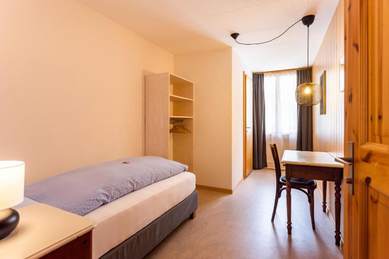 Single Room with Bathroom image 4
