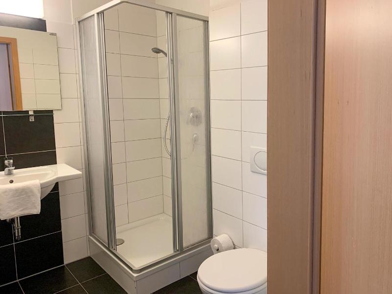 Twin Room image 4