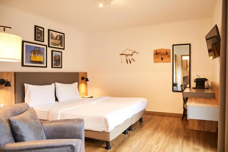 Twin Room with Bath - Annex image 1