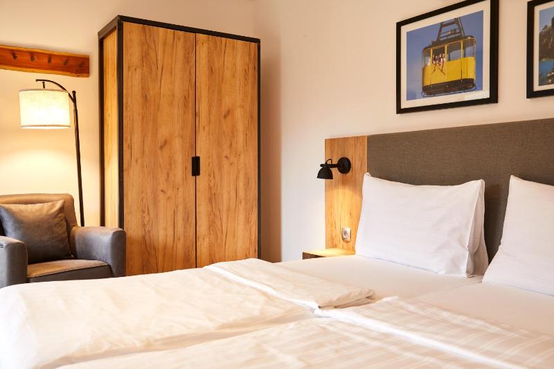 Twin Room with Bath - Annex image 3