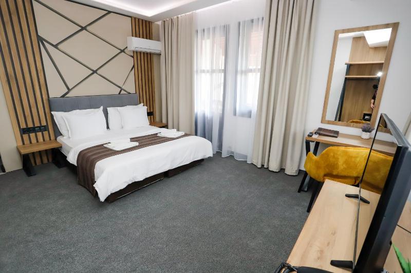 Superior Double or Twin Room with Lake View image 1
