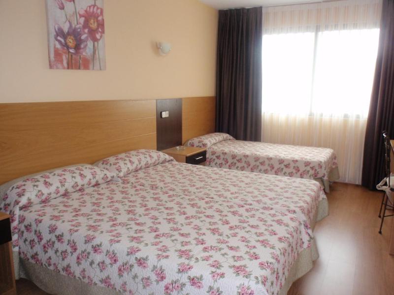 Double or Twin Room with Extra Bed image 4