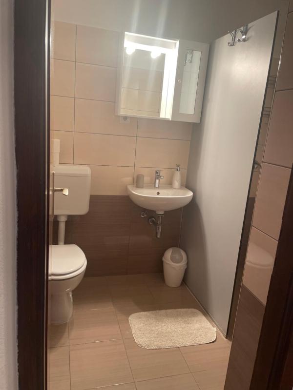 One-Bedroom Apartment image 2