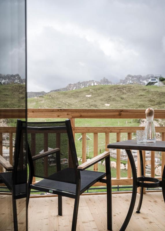 Standard Double Room with Balcony image 2