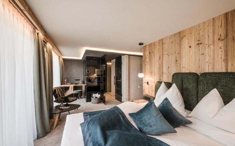 Standard Double Room with Balcony image 1
