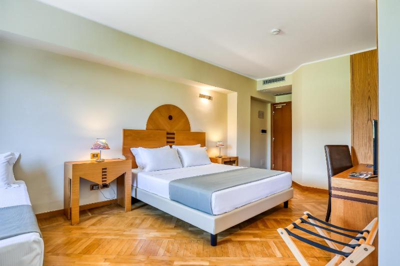 Hotel PentHouse - image 18