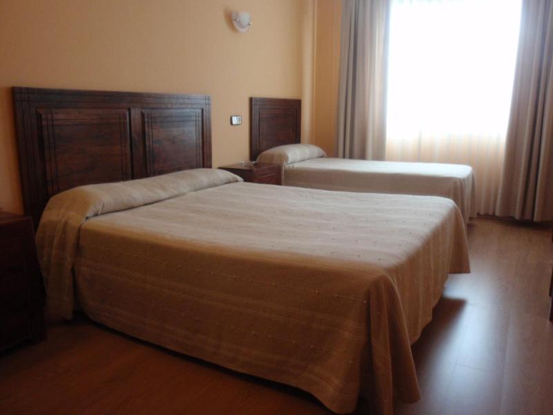 Double or Twin Room with Extra Bed image 2