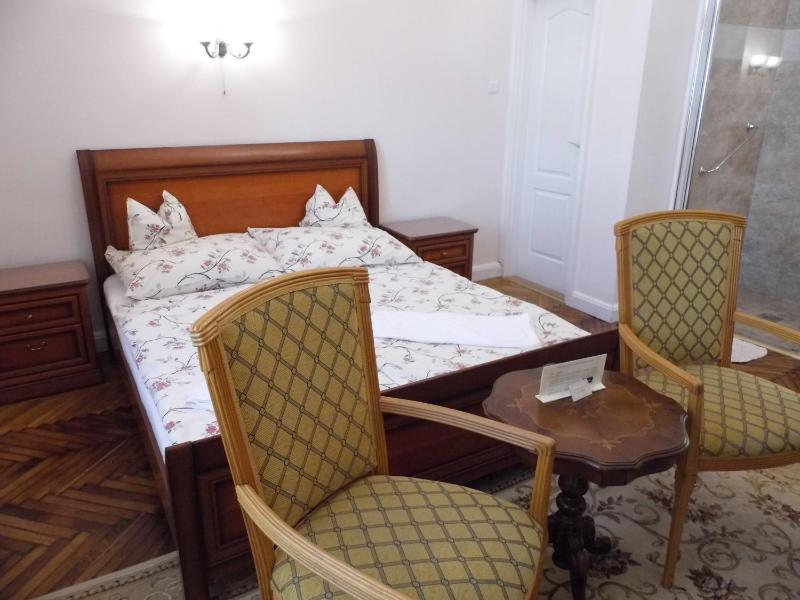 Deluxe Double Room image 3