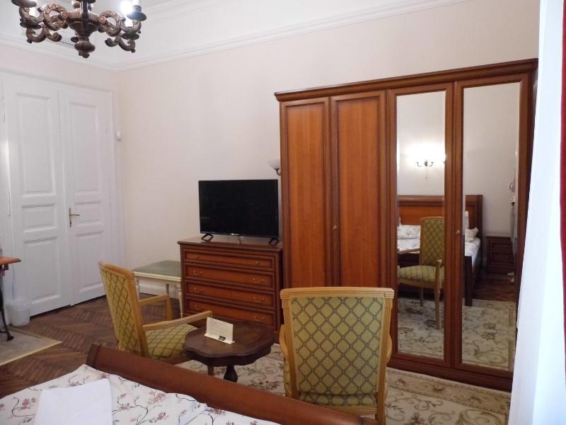 Deluxe Double Room image 4