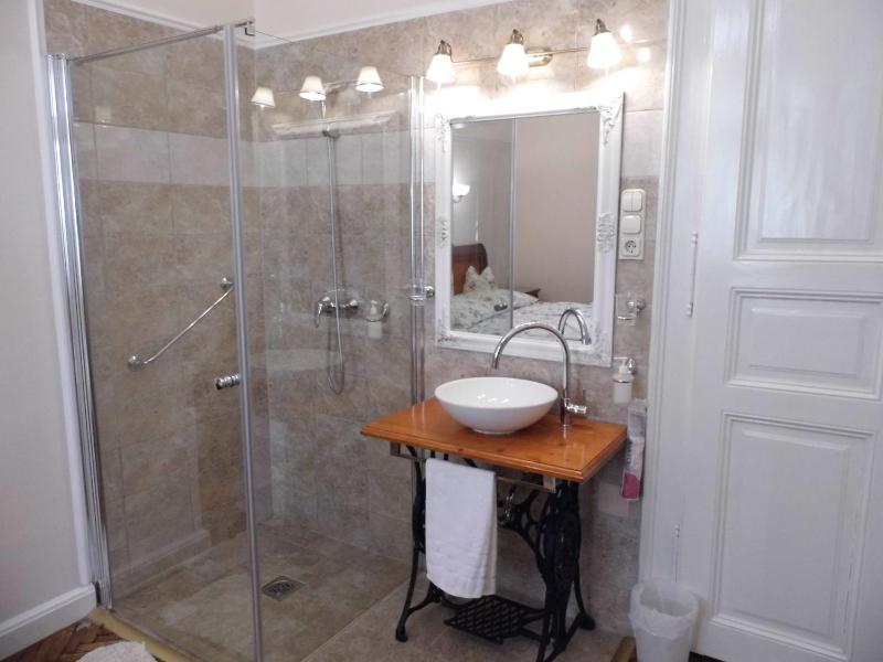 Deluxe Double Room image 2