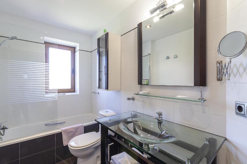 Quadruple Room with Garden View image 4