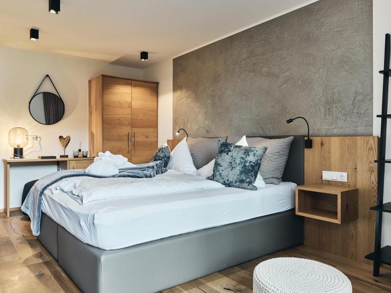 Double Room with Balcony image 3