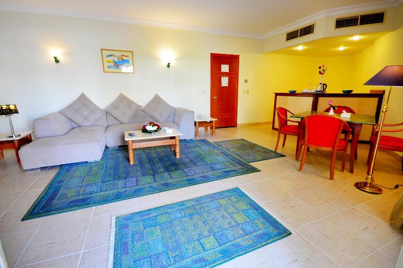Falcon Hills Hotel - image 23