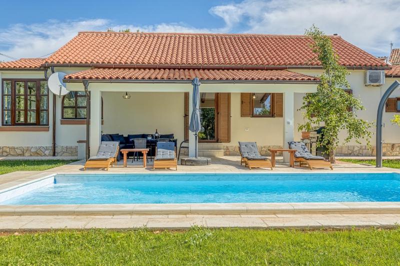 Villa Agatta with Private Pool - image 1