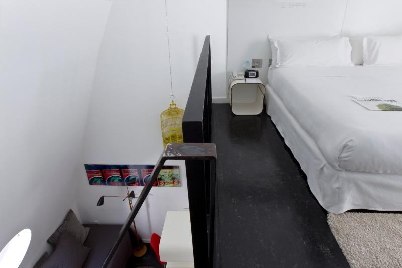 Duplex Triple Room image 4