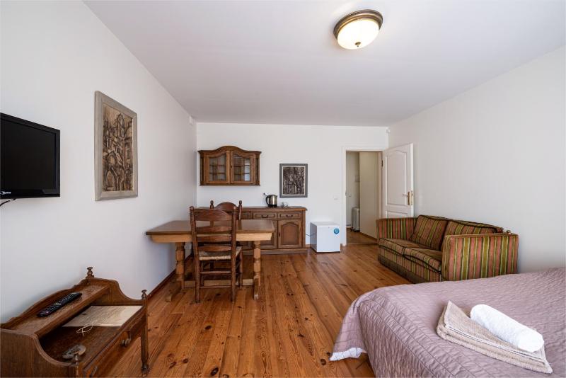 Double Room image 2