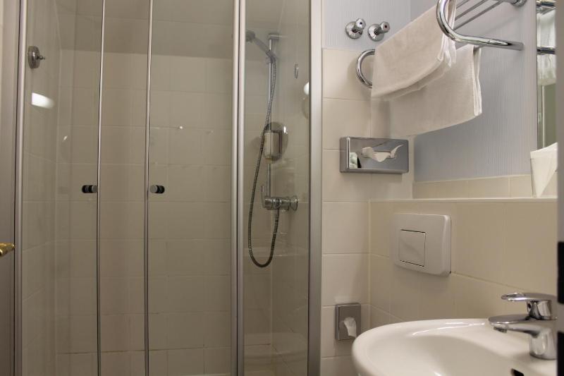 Single Room image 3