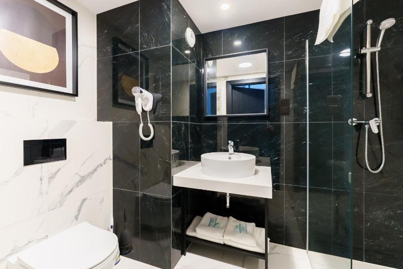 Deluxe Double Room image 1