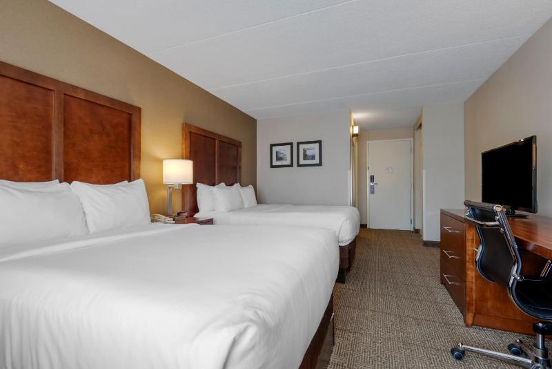 Double Room with Two Double Beds image 2