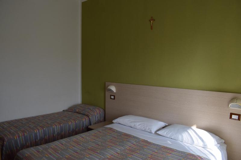 Superior Triple Room image 2