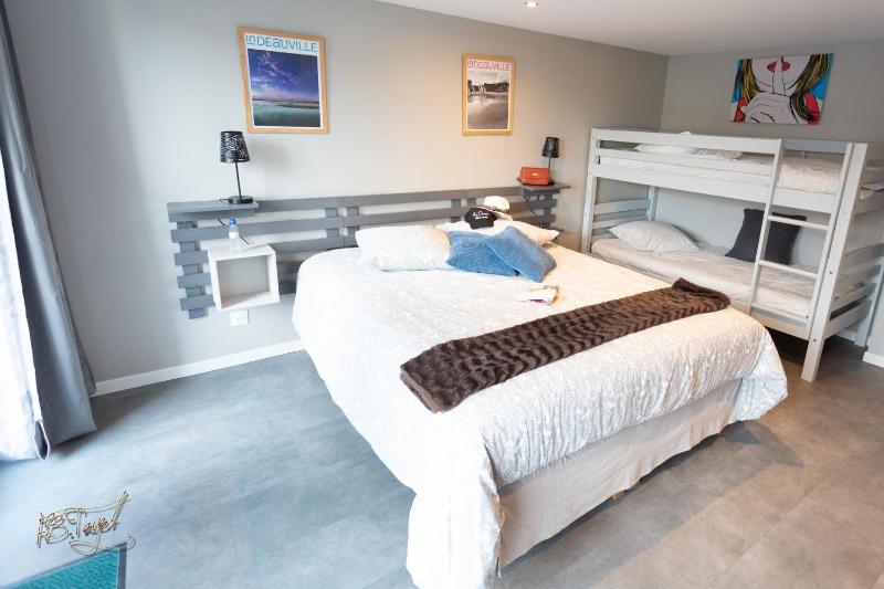 Family Room with Terrace image 3