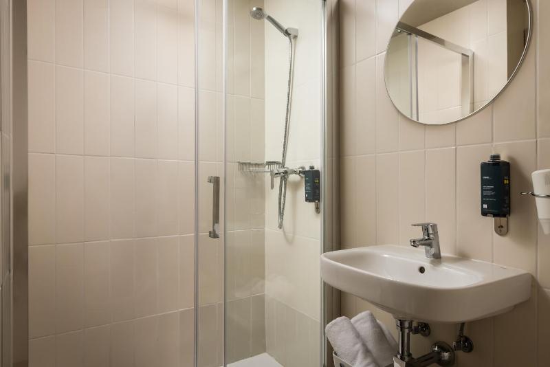 Double Room image 1