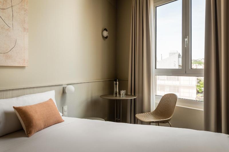 Double Room image 3