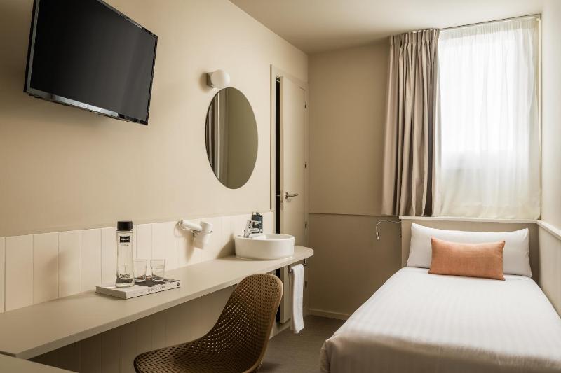 Single Room image 4