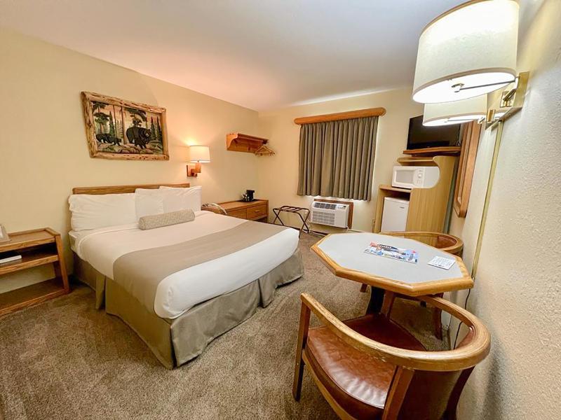 Standard Queen Room image 1